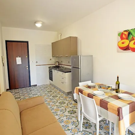 Coastal Comfort In Rosa Apartman *
